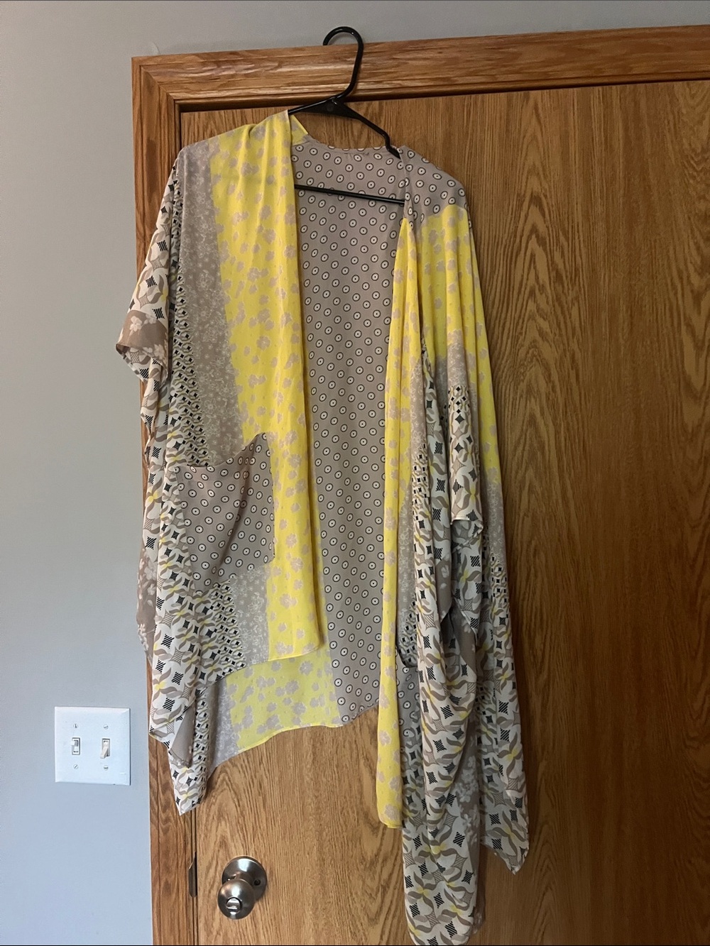 Lightweight Yellow & Gray Patterned Women's Drape Cardigan
